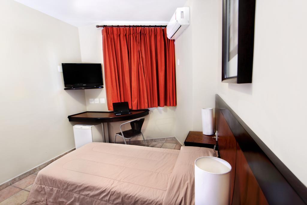 Hotel Dom Henrique Timóteo Екстериор снимка