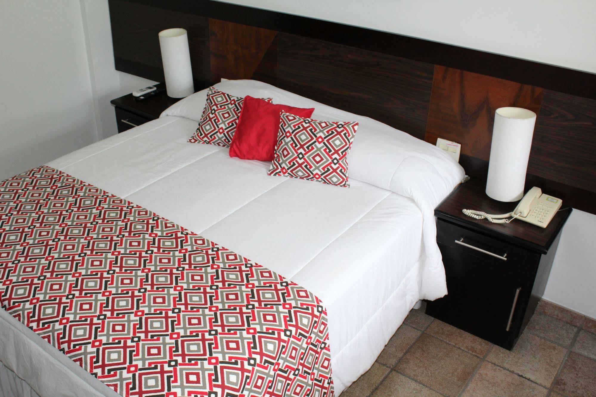 Hotel Dom Henrique Timóteo Екстериор снимка