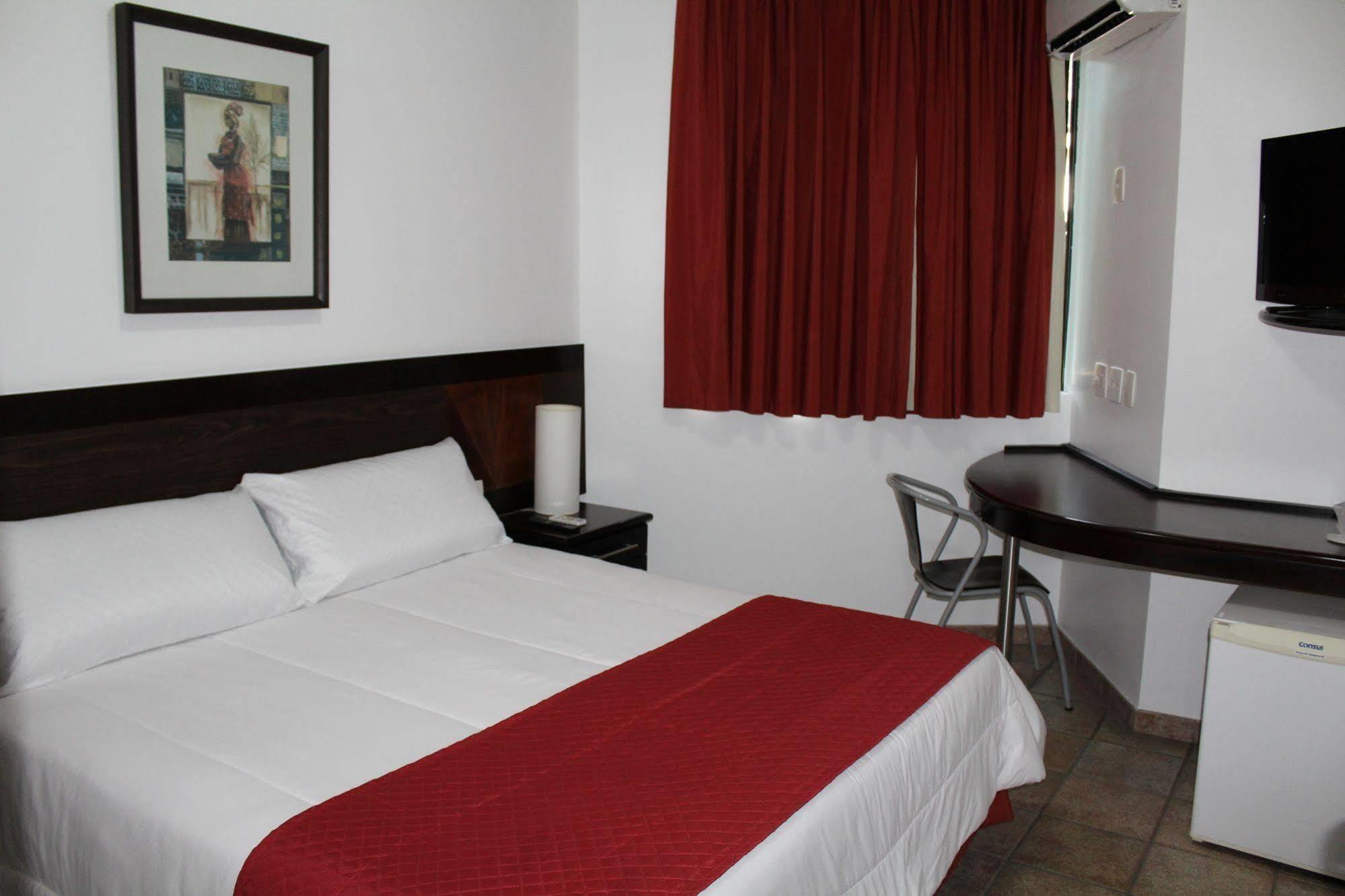 Hotel Dom Henrique Timóteo Екстериор снимка